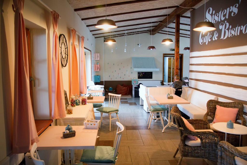 Camp Alpa Hotel Ostrovačice Buitenkant foto
