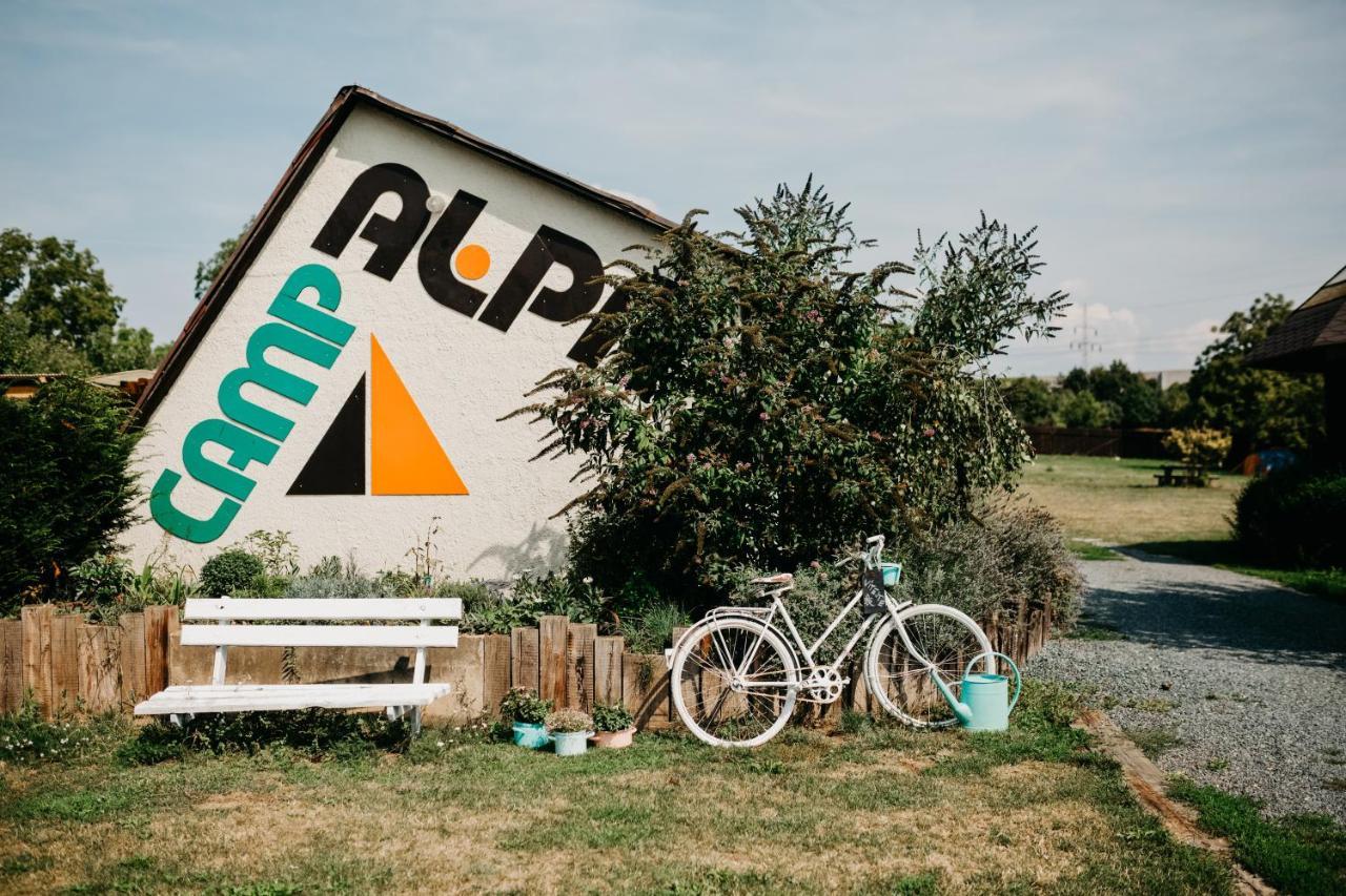 Camp Alpa Hotel Ostrovačice Buitenkant foto