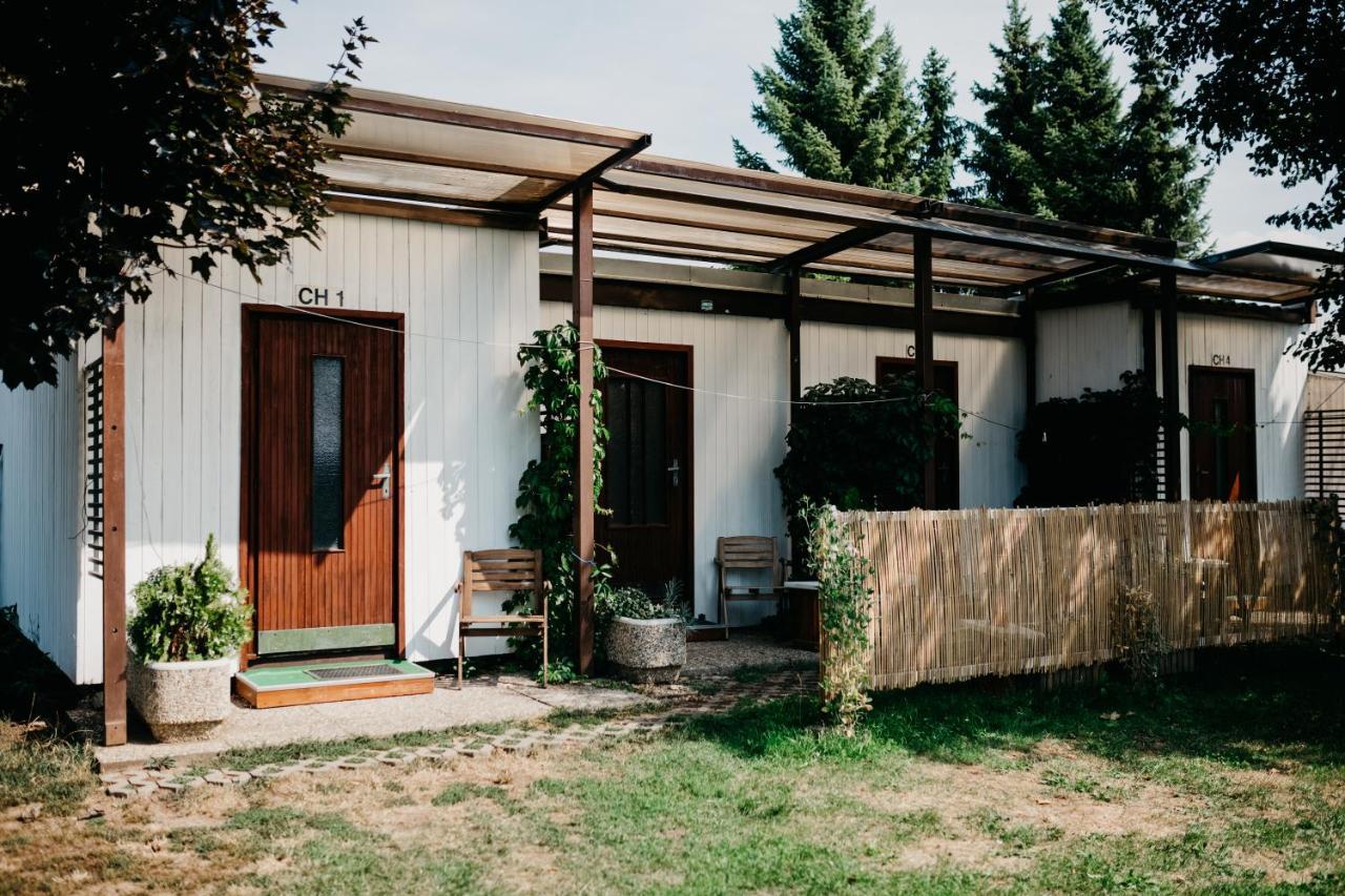 Camp Alpa Hotel Ostrovačice Buitenkant foto
